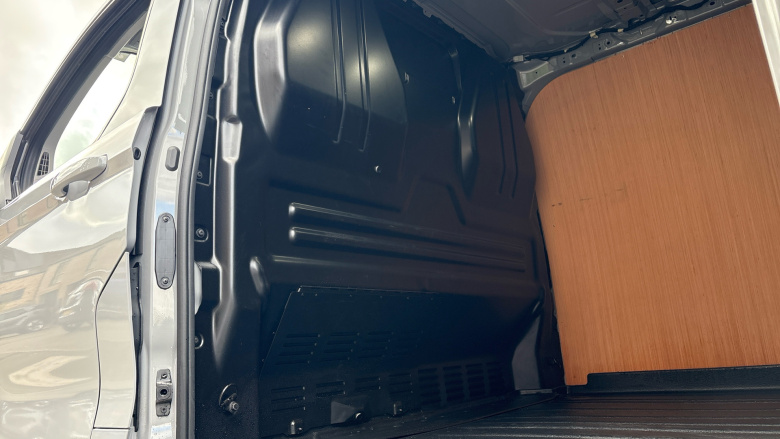 Ford Transit Custom E-320 L1 Rwd 100kW 65kWh H1 Van Limited Auto